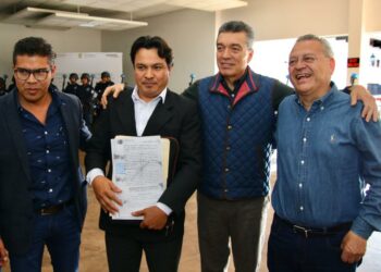 Rutilio Escandón entrega escrituras a familias de San Cristóbal, Comitán, Pichucalco, Reforma y Tuxtla