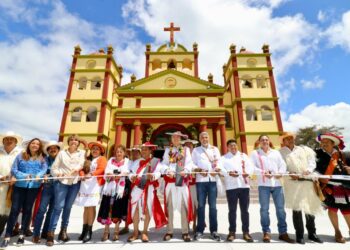 En Huixtán, Rutilio Escandón inaugura pavimentación de calles en la localidad de Lázaro Cárdenas Chilil