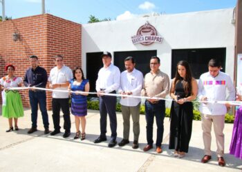 En Berriozábal, Rutilio Escandón inaugura la segunda Cafetería Marca Chiapas