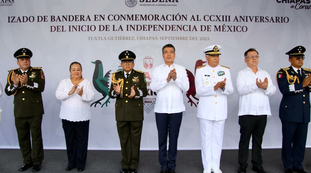 Rutilio Escandón encabeza Desfile Cívico Militar por el 213 Aniversario del Inicio de la Independencia de México