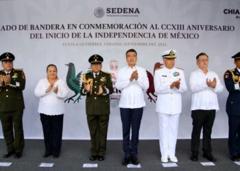 Rutilio Escandón encabeza Desfile Cívico Militar por el 213 Aniversario del Inicio de la Independencia de México