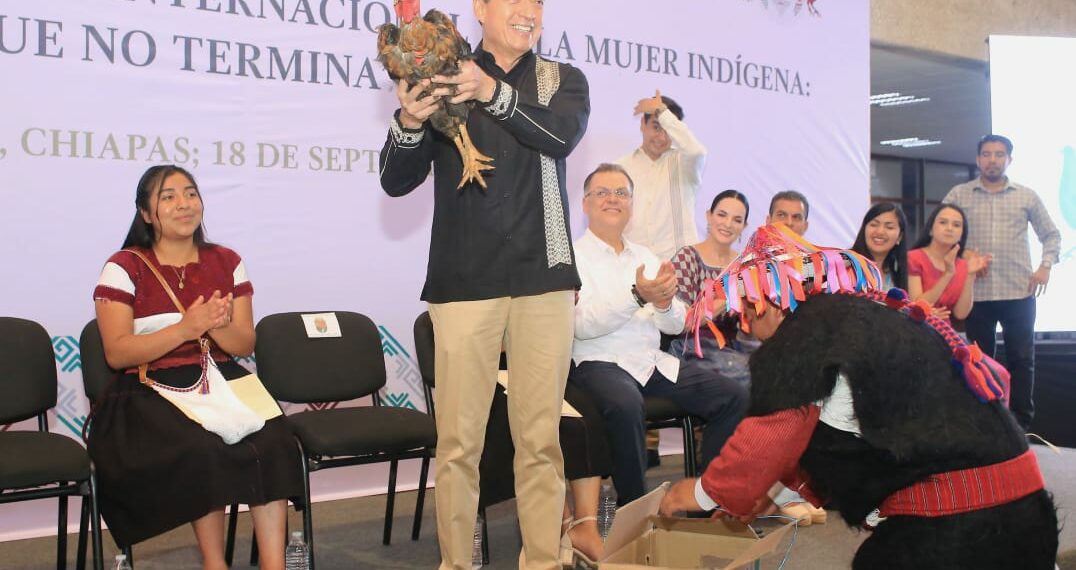 Rutilio Escandón conmemora el Día Internacional de la Mujer Indígena