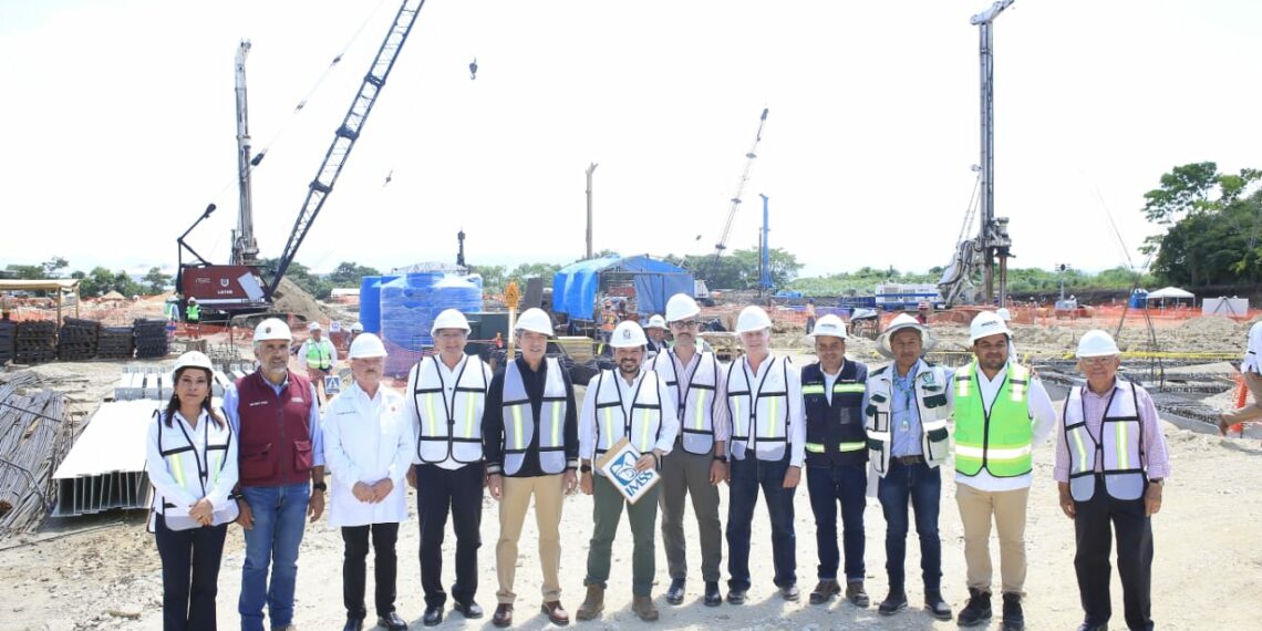 Rutilio Escandón y Zoé Robledo supervisan obra del Hospital General de Zona del IMSS, en Tuxtla Gutiérrez