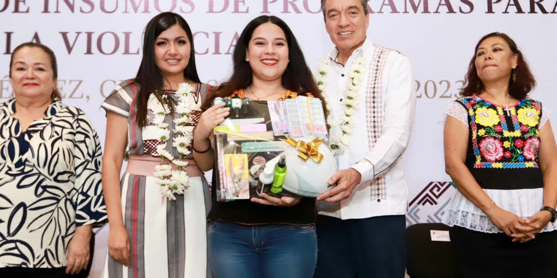 Rutilio Escandón entrega insumos de Programas para la Prevención Social de la Violencia