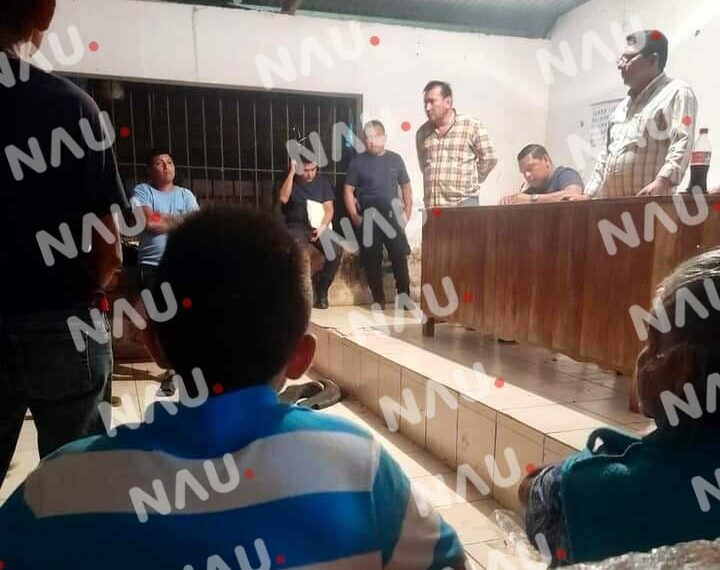 Rosa Urbina y Secretario de Seguridad Municipal se olvidaron de dos policías retenidos en la zona alta