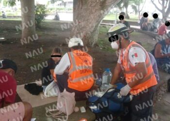 Atiende SAE a mujer embarazada en el parque Bicentenario
