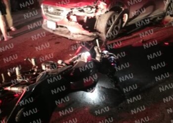 Un lesionado al chocar motocicleta y vehiculo