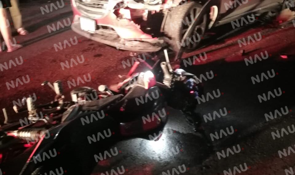 Un lesionado al chocar motocicleta y vehiculo