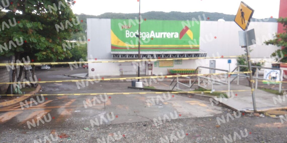 Clausuran tienda de autoservicio por culpa de migrantes