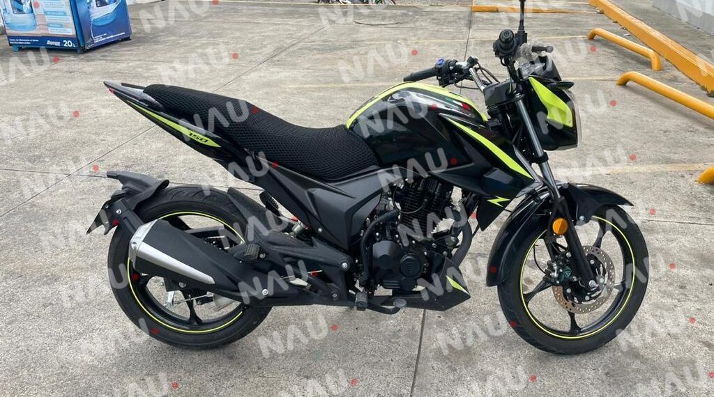 Choque de motocicleta deja solo daños