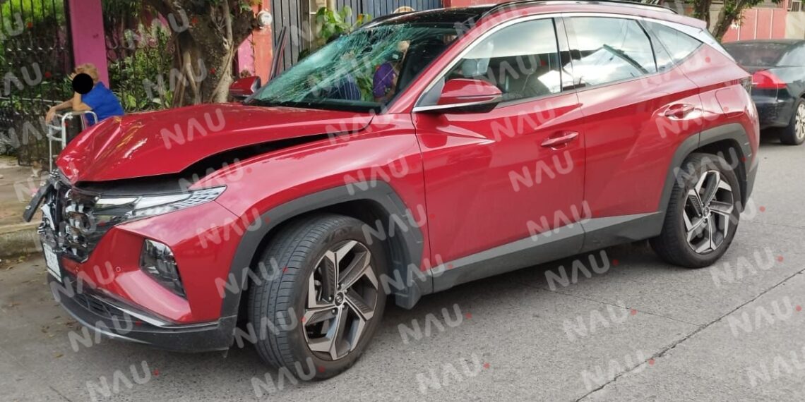 Conductora de vehículo intenta acabar con la vida de motociclista