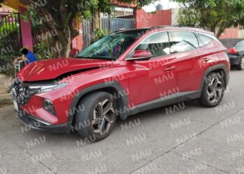 Conductora de vehículo intenta acabar con la vida de motociclista