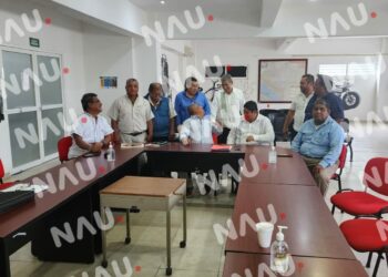 Choferes solicitantes de concesiones se reúnen con el titular de la SMyT Aquiles Espinosa