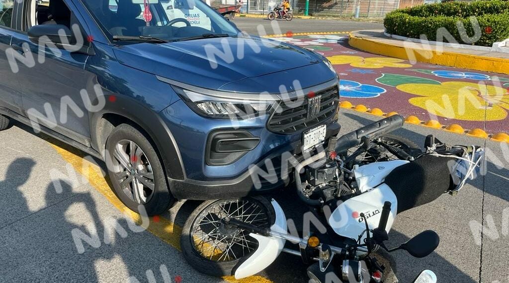Choque deja solo daños en la glorieta del doctor Manuel Velasco
