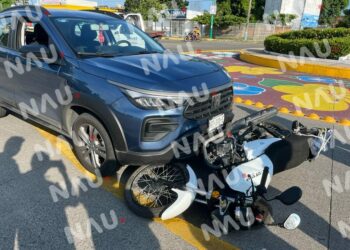 Choque deja solo daños en la glorieta del doctor Manuel Velasco