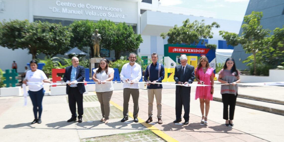 Rutilio Escandón inaugura 10ª Feria Internacional del Libro de la Universidad Autónoma de Chiapas