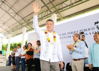 En Acala, Rutilio Escandón inaugura el Parque Central y entrega mil paquetes para mejoramiento de vivienda