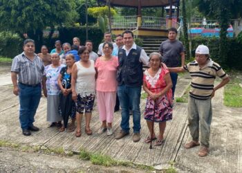 Esli Alvarez Arzate, visita la localidad de San Antonio Chicharras