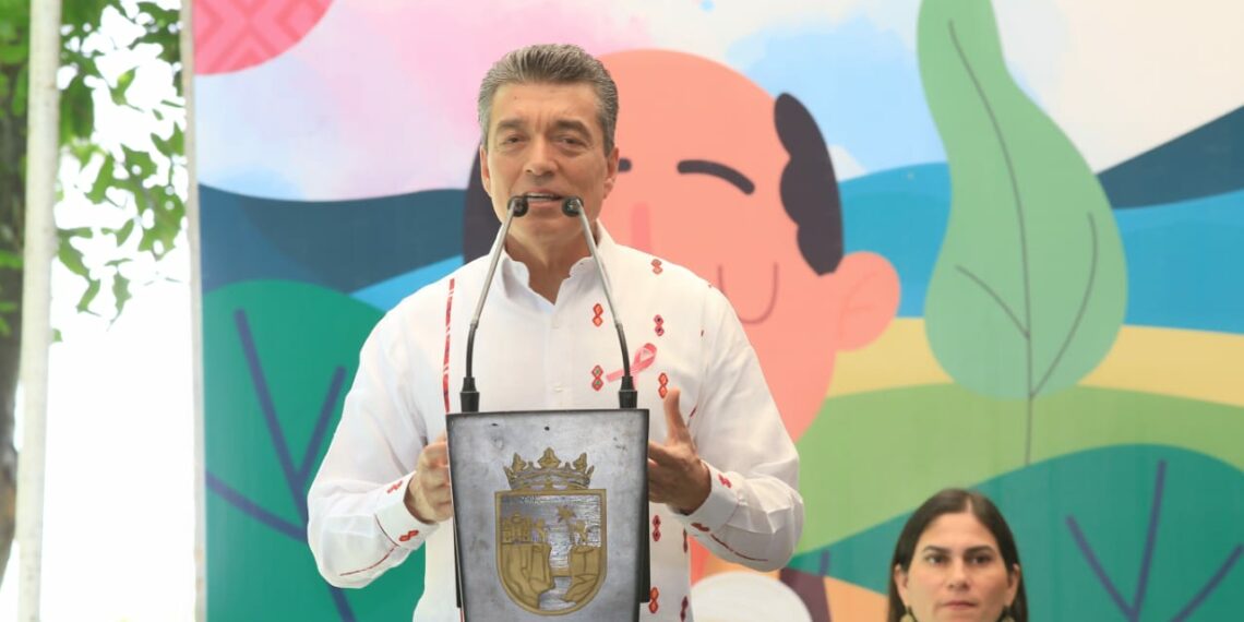 Encabeza Rutilio Escandón 2ª entrega de Proyectos de Fomento Familiar a la Producción de Traspatio