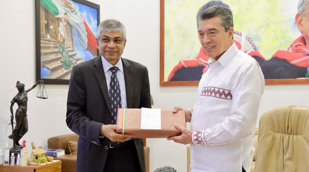 Rutilio Escandón se reúne con el embajador de la India en México, Pankaj Sharma
