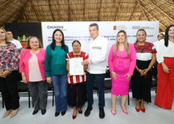 Entrega Rutilio Escandón constancias de capacitación en el marco de la estrategia Chiapas sin trabajo infantil