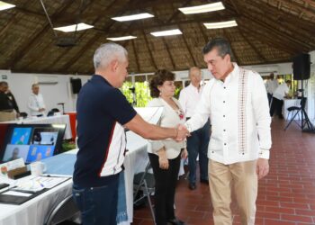 Aeronaves oficiales siguen atendiendo al pueblo; en caso de emergencia llama al 911: Rutilio Escandón