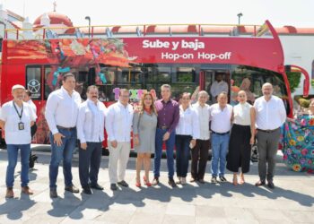 Rutilio Escandón encabeza arranque del servicio de transporte turístico Andabus, en Tuxtla Gutiérrez