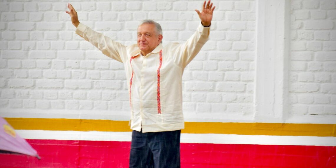 Rutilio Escandón acompaña al presidente AMLO en reunión para evaluar trabajos del Tren del Istmo