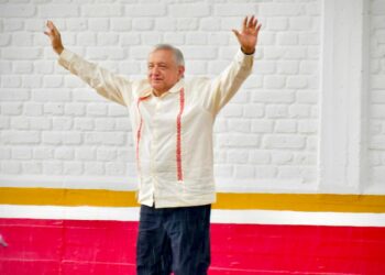 Rutilio Escandón acompaña al presidente AMLO en reunión para evaluar trabajos del Tren del Istmo