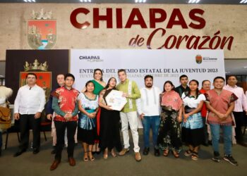 Entrega Rutilio Escandón Premio Estatal de la Juventud Chiapas 2023