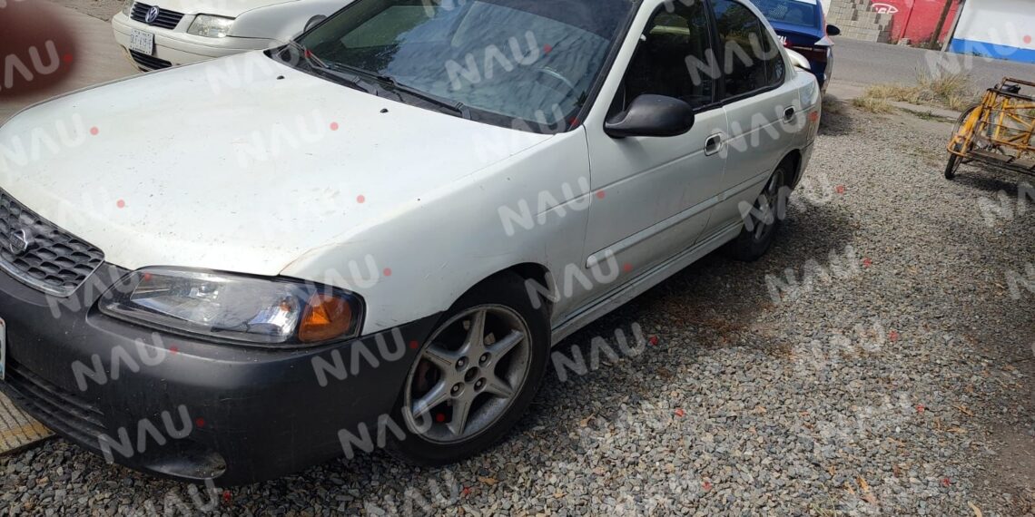 Vehículo abandonado en el Banco Bienestar de Álvaro Obregón