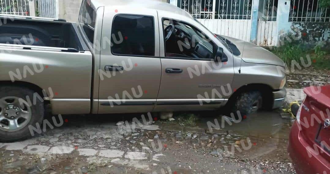 Cae a un drenaje en el fraccionamiento Los Laureles