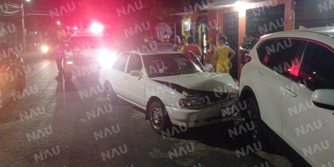 Chocó contra un vehículo estacionado en la quinta avenida Sur
