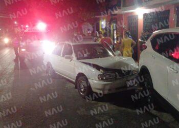 Chocó contra un vehículo estacionado en la quinta avenida Sur
