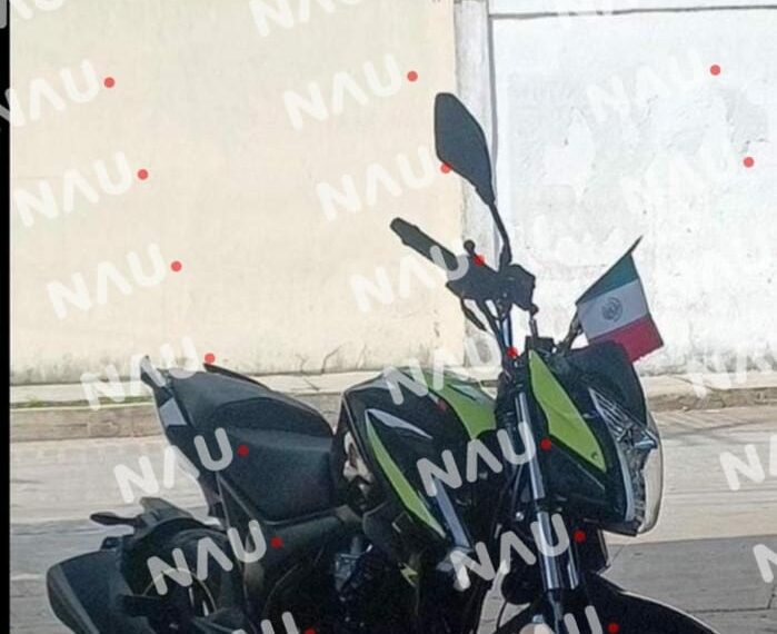 En las narices de policías se llevan Motocicleta