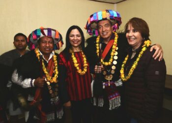 Rutilio Escandón inaugura red de energía eléctrica y aulas en la Primaria “Álvaro Obregón” de Matzam, Tenejapa
