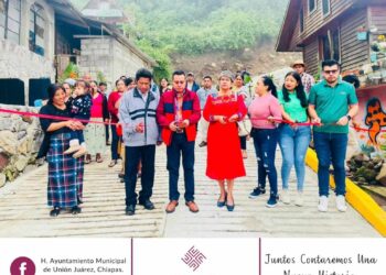 Inauguración de pavimentación de calle con concreto Hidráulico en el cantón Chiquihuites