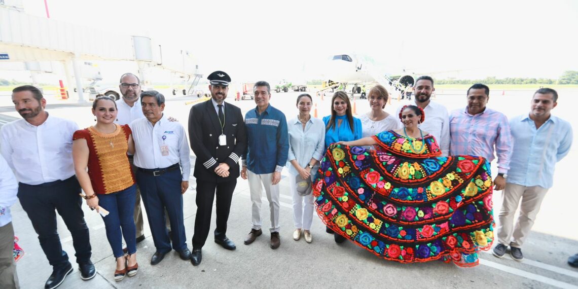 Inaugura Rutilio Escandón nueva ruta aérea Tapachula-Monterrey, de la aerolínea Viva Aerobus
