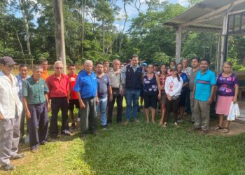 El delegado de obras públicas del gobierno del estado, Esli Álvarez Arzate, visitó la comunidad de Altamira en la zona alta de Tapachula