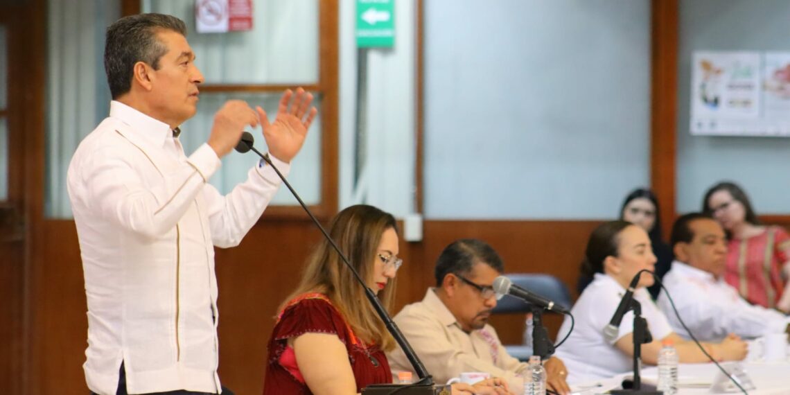 Chiapas va bien porque mantenemos una administración pública ordenada y transparente: Rutilio Escandón