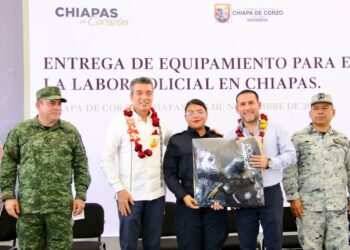 Entrega Rutilio Escandón equipamiento y patrullas a la policía municipal de Chiapa de Corzo