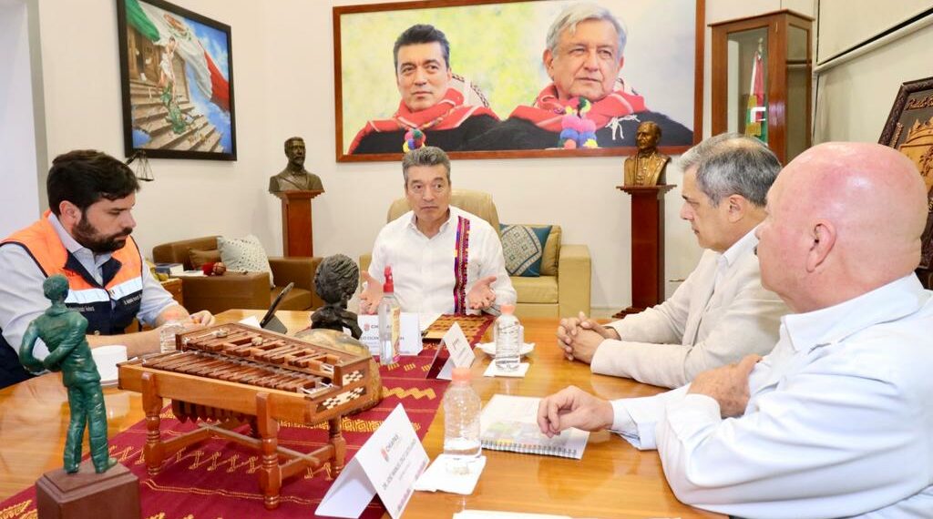 Se reúne Rutilio Escandón con representante de la OPS/OMS, Juan Moya Medina