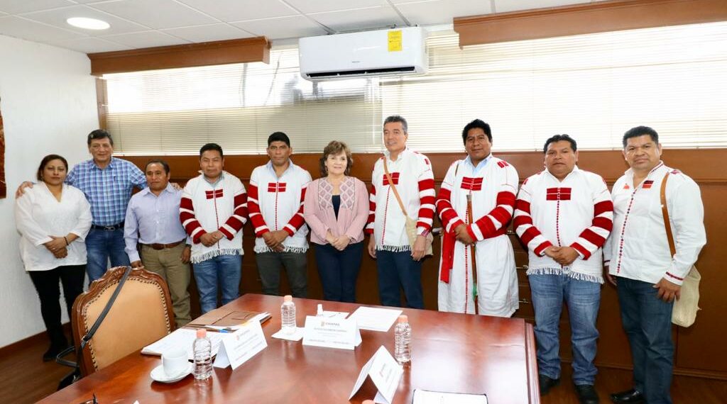 Rutilio Escandón atestigua pacto de unión para impulsar el progreso y mantener la paz en Oxchuc