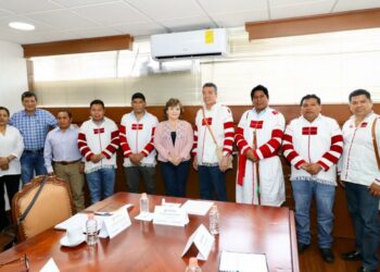 Rutilio Escandón atestigua pacto de unión para impulsar el progreso y mantener la paz en Oxchuc