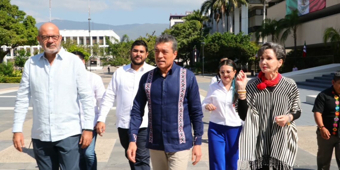 Inaugura Rutilio Escandón la 2ª Expoventa Artesanal “De mis manos a tu corazón”