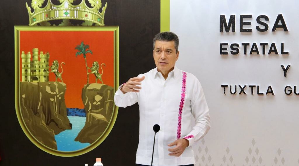 Pide Rutilio Escandón a artesanas no dejarse engañar por vivales que buscan extorsionarlas