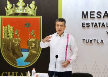 Pide Rutilio Escandón a artesanas no dejarse engañar por vivales que buscan extorsionarlas