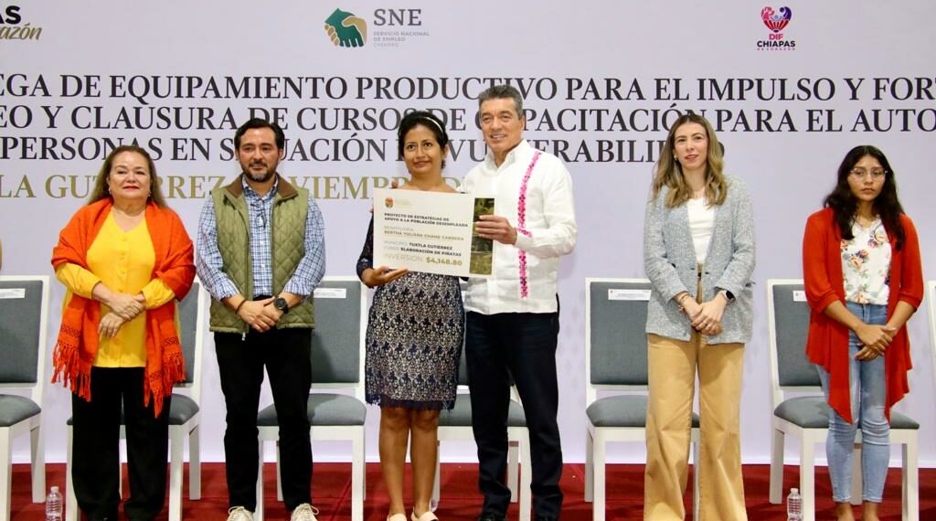 Entrega Rutilio Escandón equipamiento productivo para el impulso y fortalecimiento del empleo