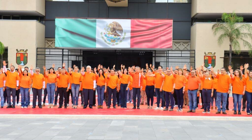 Entrega Rutilio Escandón recursos a mujeres tuxtlecas en situación de vulnerabilidad