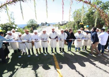 Inaugura Rutilio Escandón construcción del tramo Cruztón – Las Ollas – Chilimjoveltic, en Chamula